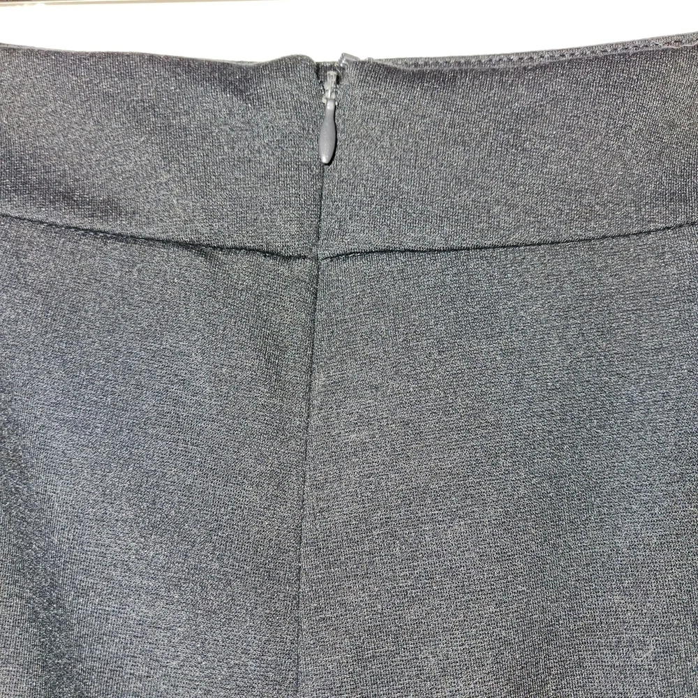 NWT New York & Company Stretch Navy Skirt Size 2 Back Slit Soft Minimalist Basic
